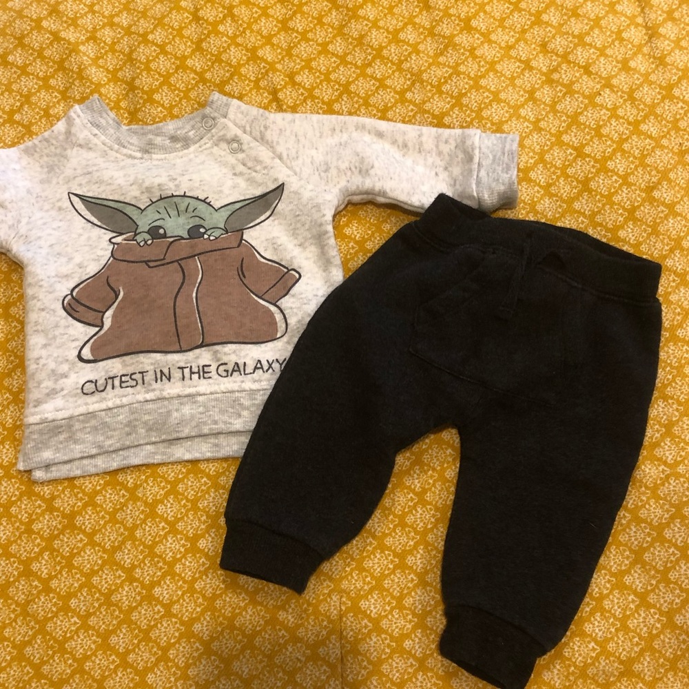 Baby yoda sweatshirt outfit